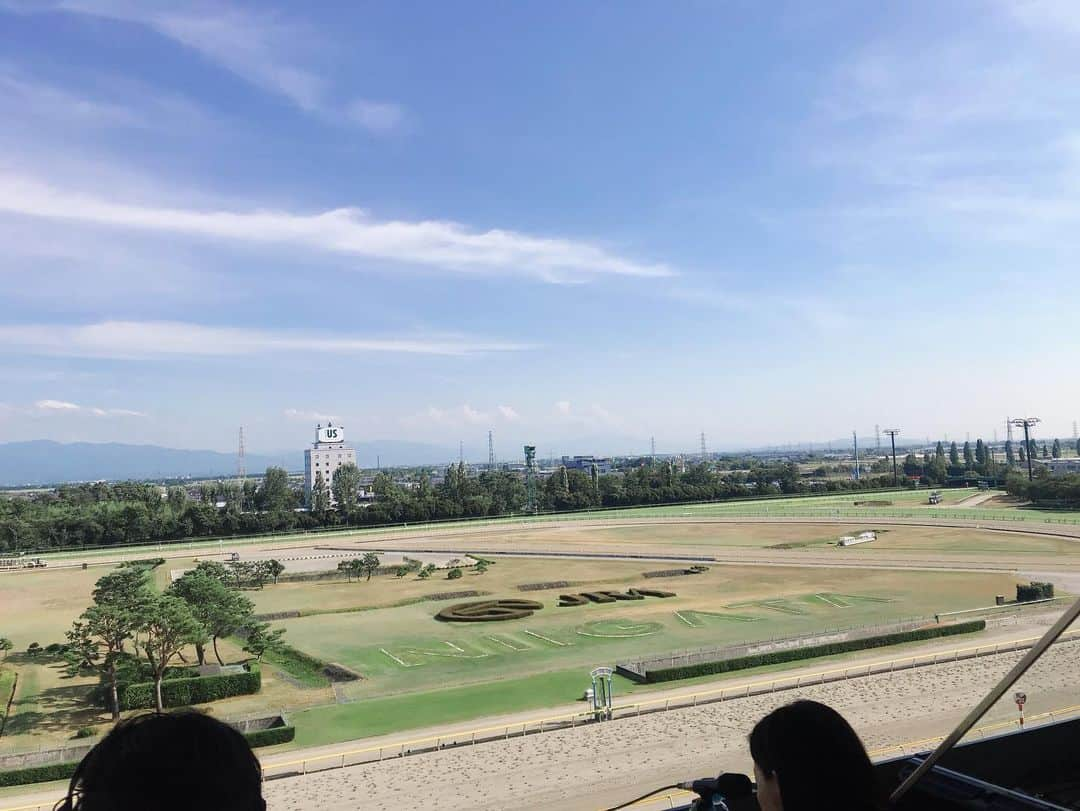 祥子さんのインスタグラム写真 - (祥子Instagram)「🐎 ニッポン放送「日曜競馬ニッポン」 で新潟競馬場へおじゃましました🤗 夏競馬は難しい🙈💦 でも、楽しいー！！！ #仕事 #work #競馬 #keiba #ニッポン放送 #日曜競馬ニッポン #お世話になりました #新潟 #新潟競馬場 #関屋記念 #お盆 #ありがとうございました」8月11日 20時02分 - sho_ko.0413