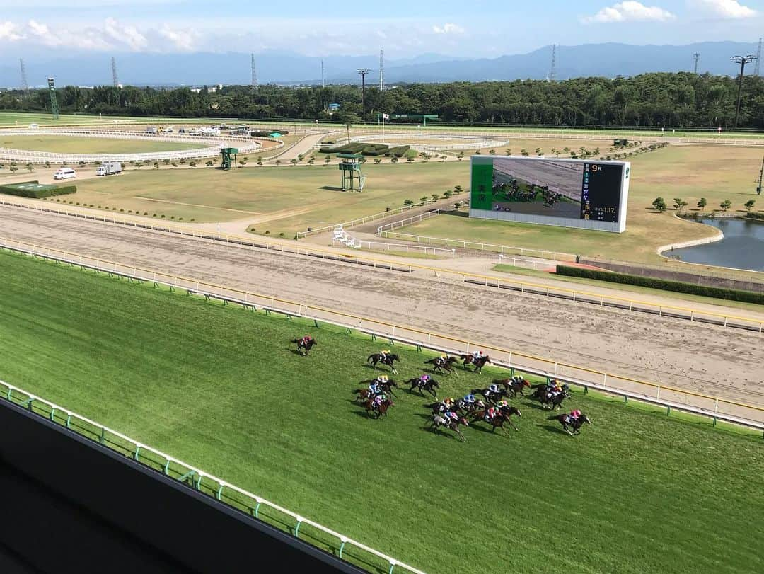 祥子さんのインスタグラム写真 - (祥子Instagram)「🐎 ニッポン放送「日曜競馬ニッポン」 で新潟競馬場へおじゃましました🤗 夏競馬は難しい🙈💦 でも、楽しいー！！！ #仕事 #work #競馬 #keiba #ニッポン放送 #日曜競馬ニッポン #お世話になりました #新潟 #新潟競馬場 #関屋記念 #お盆 #ありがとうございました」8月11日 20時02分 - sho_ko.0413