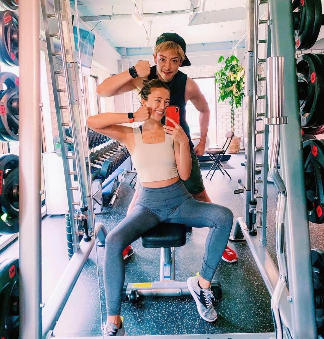 SHU-YAさんのインスタグラム写真 - (SHU-YAInstagram)「ヨガインストラクターも🧘‍♀️🏋️‍♂️ . ヨガだけでは補えないものをウエイトトレーニングで🔥 なっちゃん @natsumiiiiiiiiiii . 普段から動いてるからか明るく元気いっぱい😆 . ヨガも好き🧘‍♀️ . . . . #ヨガ #ヨガインストラクター #yoga #アップルウォッチ #applewatch #美尻 #ヒップアップ #lifestyle #ウエイトトレーニング #training #happy #gym #workout #bodymake #model #元気 #笑顔 #triplefiveprogram #diet #fashion #モデル #フィットネス #トレーニング #ジム #ダイエット #美容 #ファッション #アンチエイジング #ライフスタイル . #半笑い」8月11日 20時07分 - shuya_mizuno