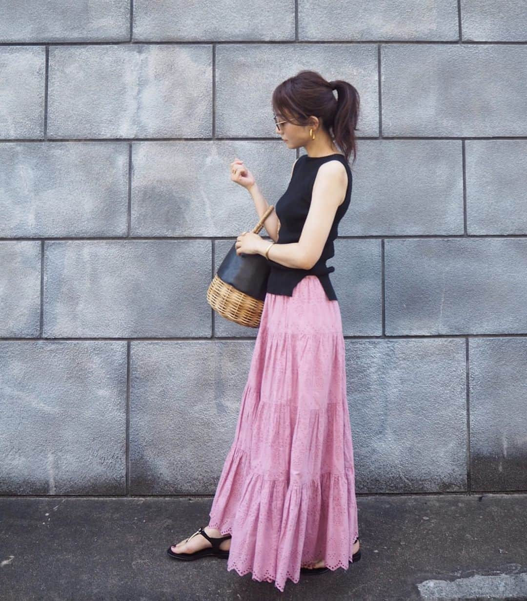 yoko178loveさんのインスタグラム写真 - (yoko178loveInstagram)「#coordinate ． ． コットンレースのスカートが お気に入りすぎて色違いを✨ ． カラーアイテムで 夏コーデに変化をつけて☺︎ ． ． tops  @auralee_tokyo  skirt  @stylebar.jp  bag  @elendeek ． ． お盆休みで姉familyが大集合✨ 明日はお墓まいり☺︎ ． ． #auralee #オーラリー#ロンハーマン別注 #stylebarstyle #レーススカート #elendeek #カゴバッグ」8月11日 20時17分 - yoko178love