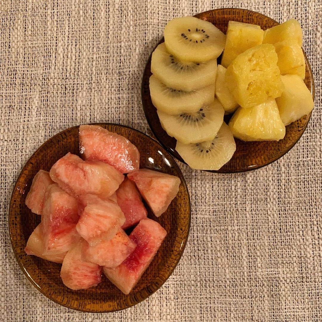 横田ひかるさんのインスタグラム写真 - (横田ひかるInstagram)「毎日果物食べてます。大好き、、 1番は洋梨、、」8月11日 20時21分 - _rncn950805