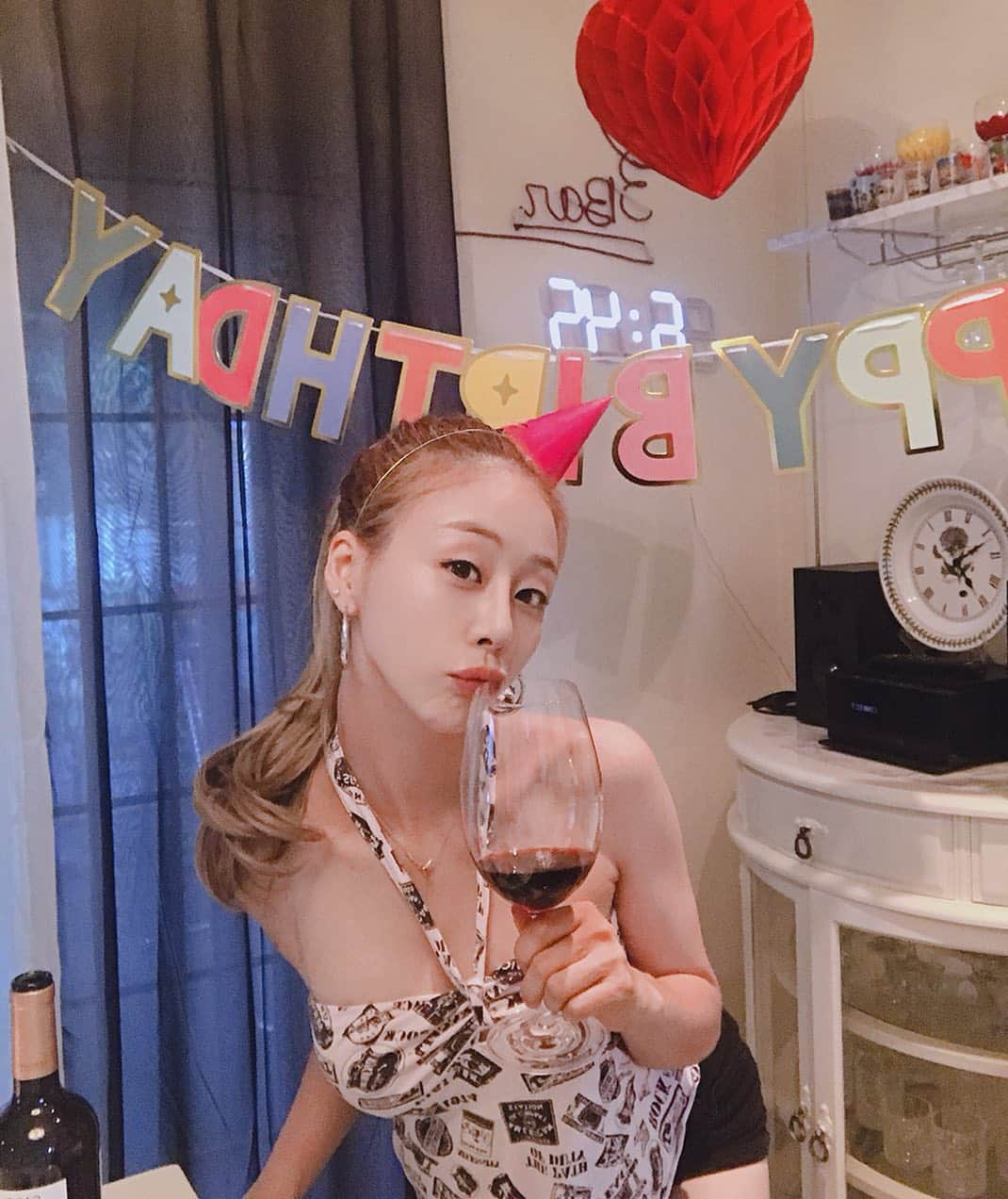 ピパ さんのインスタグラム写真 - (ピパ Instagram)「내생일인척나도한장🥳」8月12日 1時54分 - bipa.diva