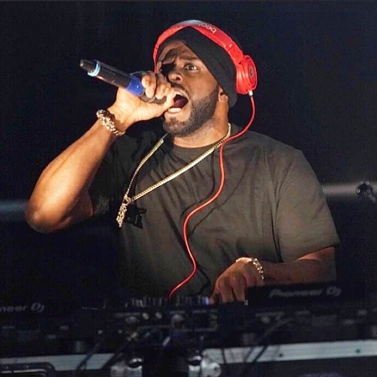 ファンクマスター・フレックスのインスタグラム：「Definition of @litdigitaldjs : A few years back a few djs individually evaluated themselves and began to reinvent themselves! We began to realize the PARTY PROMOTERS ARE NOT THE ENEMY-THEY ARE OUR PARTNERS... THE BETTER THE PARTY GOES THE BETTER THE DJ/PROMOTERS LOOK! We decided to treat every Dj opportunity like it was our LAST! We put more effort into sharing our real Dj experiences on social media... INSTEAD OF LYING TO YOU ON THE GRAM! Some djs have spent so many years fronting they forgot to put in the work! WE NEVER FORGOT TO PUT IN THE WORK! We stick by our bad decisions and corrected them... while many of our “friends” / “enemies” live in denial! WE THANK EVERYONE THAT HAS GIVEN US OPPORTUNITY TO SHOWCASE / AND LIVE OUR DREAMS! @litdigitaldjs is the Squad! The rest of 2019 / and 2020 we will work harder!  @funkflex x @djbobbytrends x @kooldjredalert x @djchuckchillout x @djspazo x @djhrnyc x @tatwza x @djnyse_ x @djjaet x @djchubbychub x @djhova  x @bugsybuggs x @joejaxson x @novanyc x @iamjeffthedon」