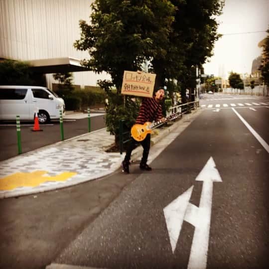 のインスタグラム：「これWANIMAのギターよね？﻿ ﻿ まさか…‼︎‼︎﻿ ﻿ #WANIMA」