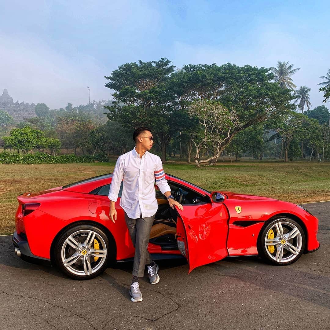 Ferrari APACさんのインスタグラム写真 - (Ferrari APACInstagram)「“There’s no growth in a comfort zone.” Oftentimes, advice from family will go a long way in cultivating a taste for success. Aspiring entrepreneur Indra Priawan Djokosoetono readily attributes his self-awareness and drive to leave behind a meaningful legacy to the wise words of his grandfather, an accomplished businessman himself. ⁣ ⁣ Stay tuned for the full video with @indpriw and tap link in bio to check out his ride. ⁣ ⁣ #JourneyWithFerrariPortofino #FerrariDrivingExcellence⁣ #FerrariPortofinoExperience #Indonesia #Yogyakarta #BorobudurTemple #CandiBorobudur⁣」8月11日 20時30分 - ferrariapac