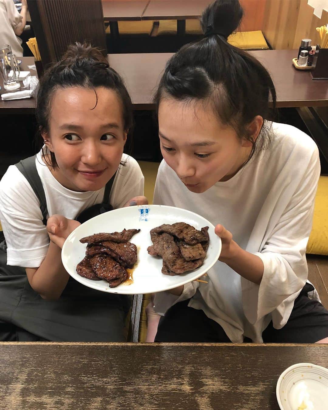柴田紗希さんのインスタグラム写真 - (柴田紗希Instagram)「in仙台！ 楽しい時間をありがとうございました。 仙台の皆様にお感謝お感謝です♡ アーケードで可愛いシャッターを見つけたよ。牛タン食べたよ。プリクラ撮ったよ。 #仙台 #しば旅」8月11日 20時31分 - shibasaaki
