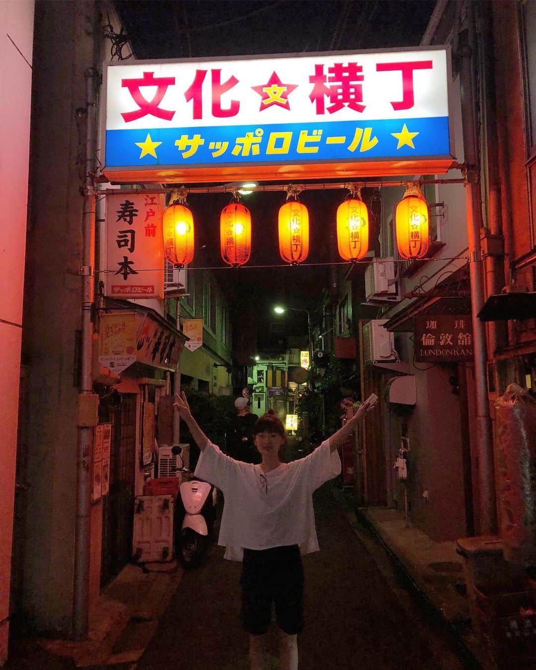 柴田紗希さんのインスタグラム写真 - (柴田紗希Instagram)「in仙台！ 楽しい時間をありがとうございました。 仙台の皆様にお感謝お感謝です♡ アーケードで可愛いシャッターを見つけたよ。牛タン食べたよ。プリクラ撮ったよ。 #仙台 #しば旅」8月11日 20時31分 - shibasaaki