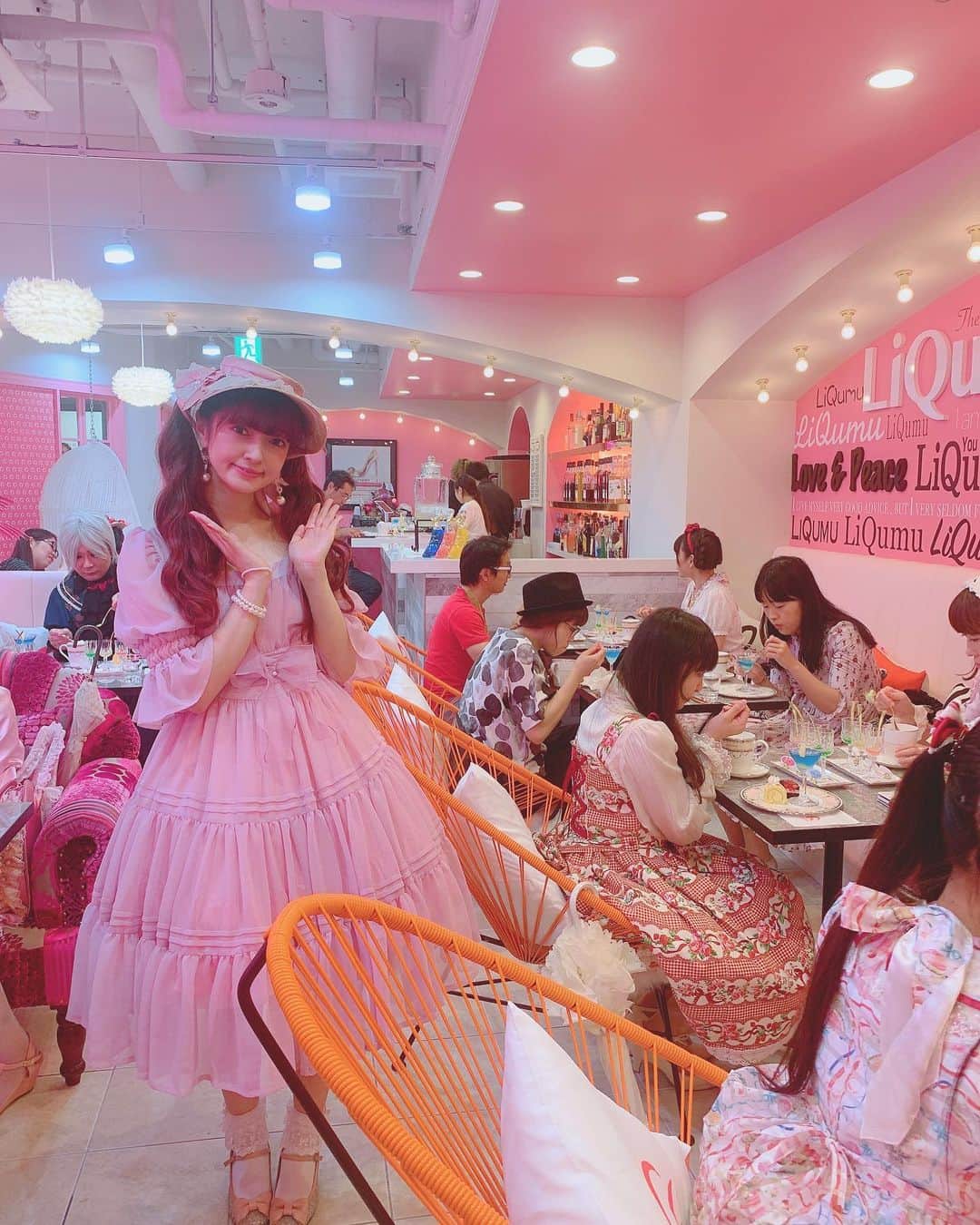 青木美沙子さんのインスタグラム写真 - (青木美沙子Instagram)「美沙子主催のアイスクリームお茶会ありがとうございました😊 リキュームさんの店内すごい可愛かった❣️ お洋服は、バロックさんの新作です！！ #アイスクリームお茶会 #美沙子のお茶会 #ありがとう」8月11日 20時51分 - misakoaoki