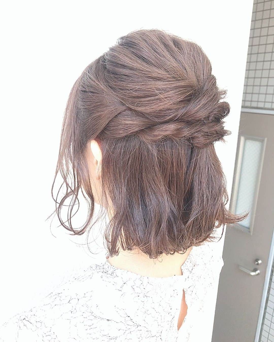 原明日夏さんのインスタグラム写真 - (原明日夏Instagram)「ヘアアレンジしてもらいました💓﻿ ﻿ こんなに髪短いのにすごい🥺﻿ ﻿ #marisliko #ショートヘアアレンジ #編み込みアレンジ」8月11日 20時52分 - hara.as