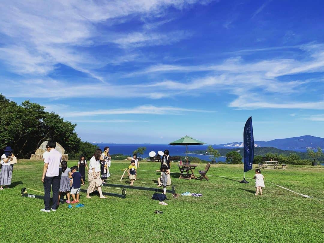 大杉徹のインスタグラム：「牛窓オリーブ園でスラックラインの体験会。2m,3m,4m,5mと体験会に最適なセッティング。風が気持ちえかった◎  #日本のエーゲ海らしい #岡山 #牛窓 #牛窓オリーブ園 #スラックライン #スラックアンカー #スラックラインリサーチ #スラックティビティ #ギボン #slackline #slacklife #slacklineresearch #gibbon #slacktivity」