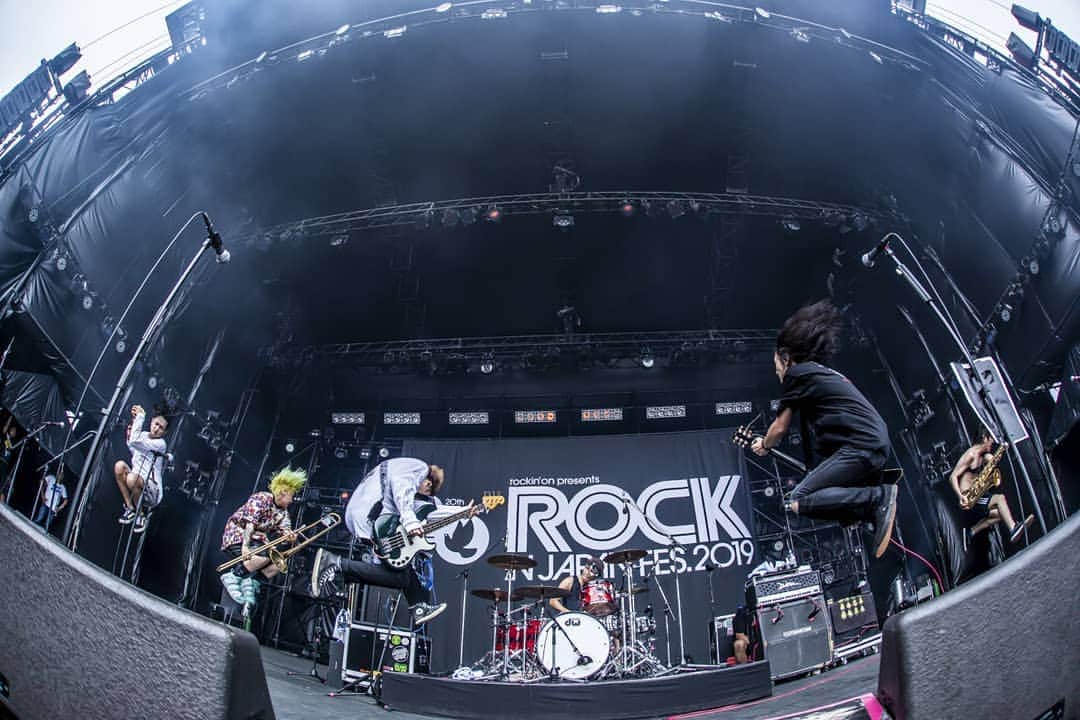 HEY-SMITHのインスタグラム：「8/11(日･祝) 茨城県 国営ひたち海浜公園 “ROCK IN JAPAN FESTIVAL 2019” photo by @hayachinphoto」
