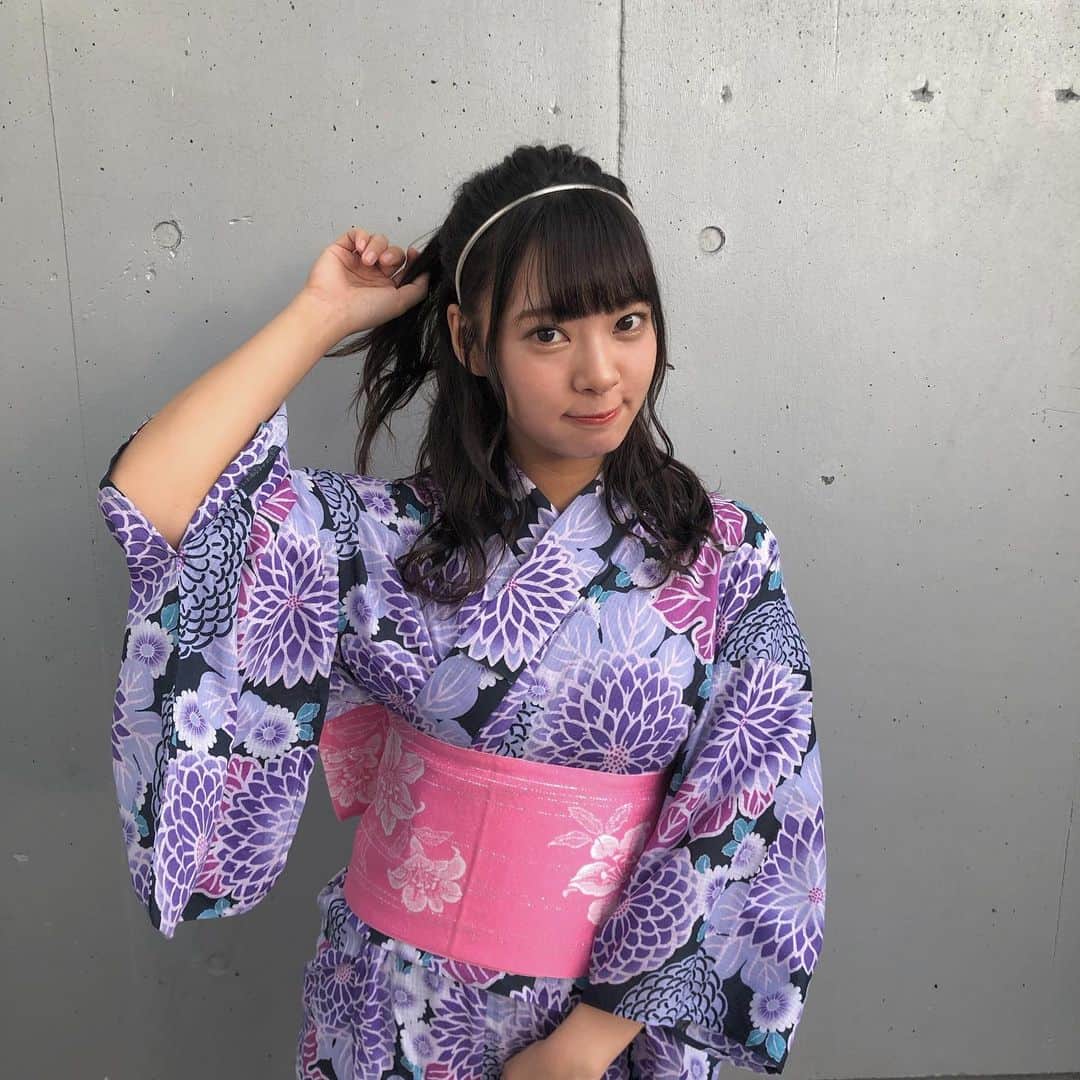 のインスタグラム：「🤝💜🤝💜﻿ ﻿ 3日間握手会ありがとうございました^-^﻿ 沢山の方にお会いできて、﻿ すっごく嬉しかったです💓﻿ ﻿ 1shot写真やサイン入りの生写真！﻿ 大切にしてくださいね☺️✨﻿ ﻿ また会いたいなーって思って下さった方はぜひ﻿ NMB48の方の個別握手会でまってます😳﻿ ﻿ #幕張メッセ #ジワるdays #握手会」