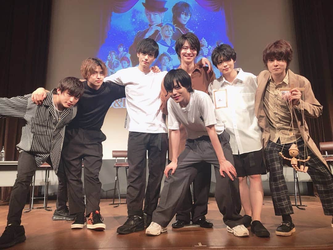 のインスタグラム：「あんさんぶるスターズ！エクストラ・ステージ～MoM BD/DVD発売記念イベント 最後まで皆で楽しくあんステMoMの思い出を語らせて頂き、本当にありがとうございました。 大切で大好きなあんステ・カンパニーと、応援し続けてくれる皆様や、たくさんの助力のおかげで、僕はこの舞台で生き抜けたことを改めて噛み締めました。 いつかまた会えるときを信じて、日々是精進!!がんばります！ ・ ・ #あんスタ #あんステ #舞台 #俳優」