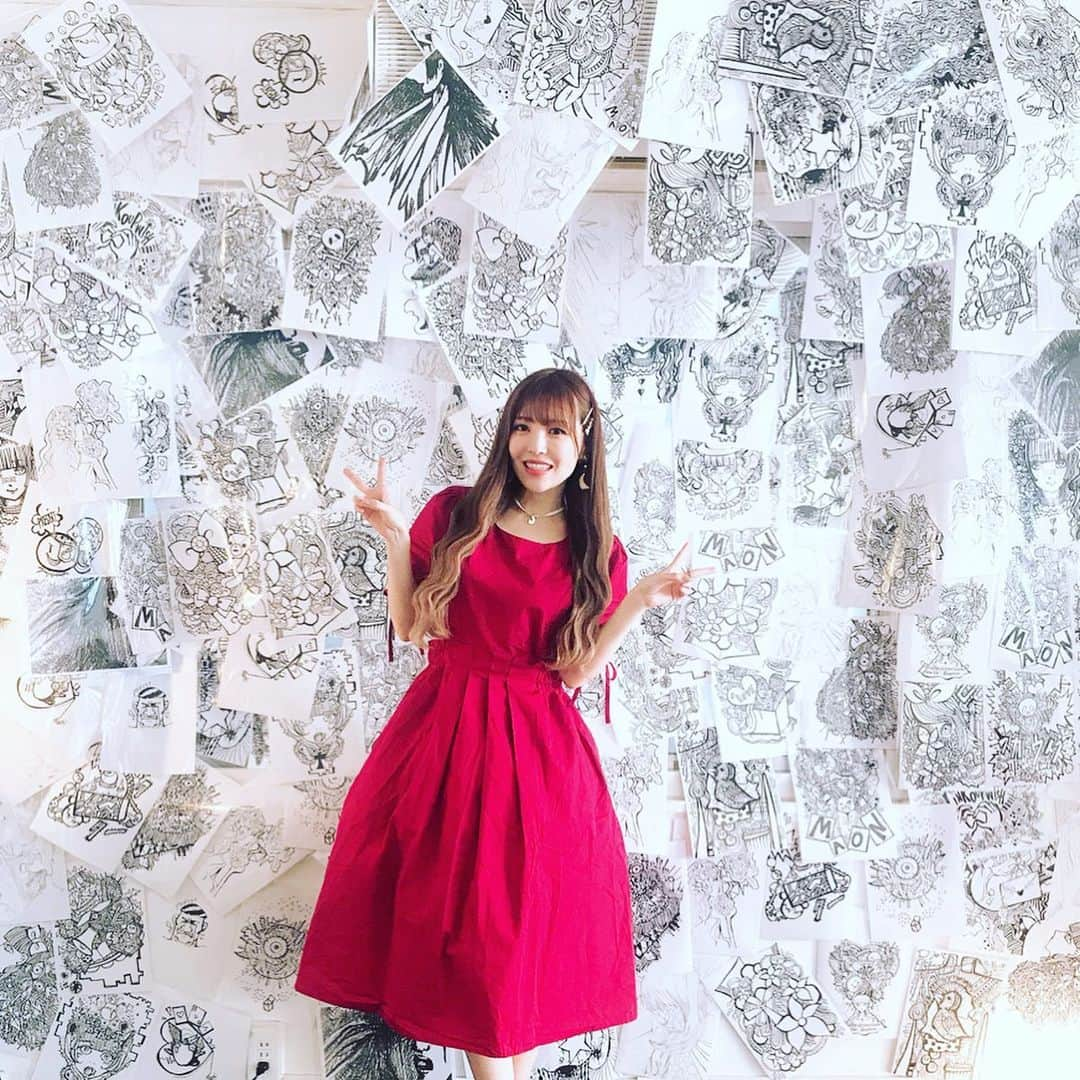 黒崎真音さんのインスタグラム写真 - (黒崎真音Instagram)「個展1日目の様子  The first day of the gallery. #黒崎真音 #maonkurosaki #artgallery #photogallery #個展 #Magic_maon #Magic #art #goods #イラスト #朱南レイ」8月11日 21時08分 - maonkurosaki922