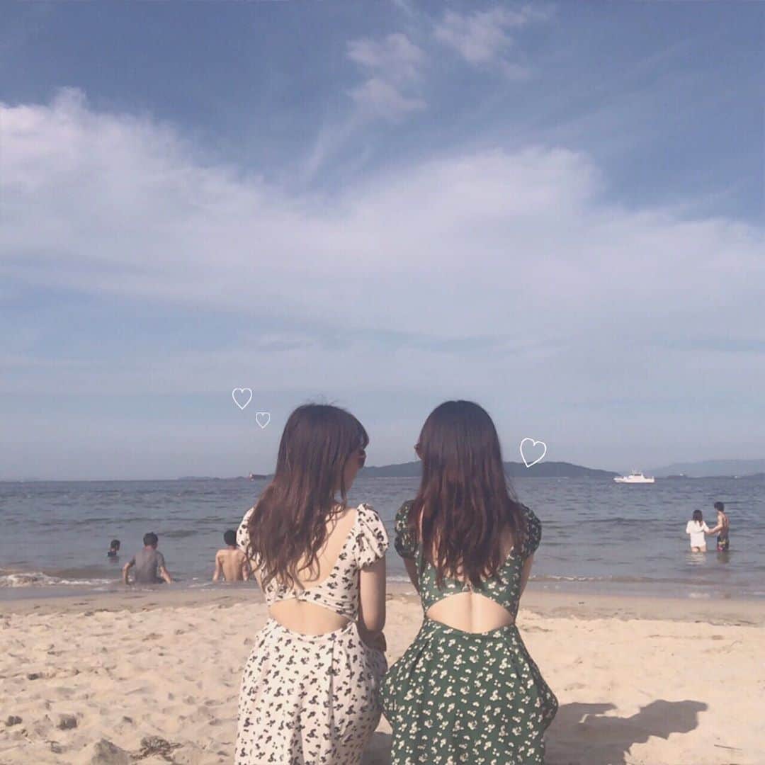 青木菜花のインスタグラム：「.﻿ .﻿ 昨日は糸島に行ってきたよ〜🥰﻿ お揃いの水着かわい！！💞﻿ ﻿ 3日間とっても充実、福岡満喫してきましたっ﻿ 楽しかったなあまた行きたい！！！﻿ .﻿ . #なのなな #福岡 #福岡観光 #糸島 #糸島巡り #海 #水着 #お揃いコーデ #instagood #instalike #l4l」