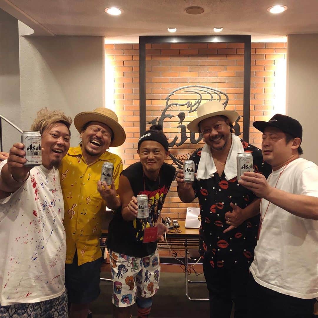 Kuboty さんのインスタグラム写真 - (Kuboty Instagram)「昨日のKANPAI JAPAN LIVE 2019@メットライフドームの思い出。 MONGOL800のサポートギタリストとして貴重な経験を積ませていただきました。 素晴らしいイベントを開催したアサヒ様に感謝を込めた写真も撮っておきました。ちなみにオリオンビールの筆頭株主はアサヒ(10%)だそうです。 ブラスブラザーズのシーサーさんとナリさんは、ステージ上で緊張気味のワイをグイグイ引っ張ってくれる頼れる兄貴達です、甘やかしありがとうございます！！！」8月11日 21時16分 - kuboty666