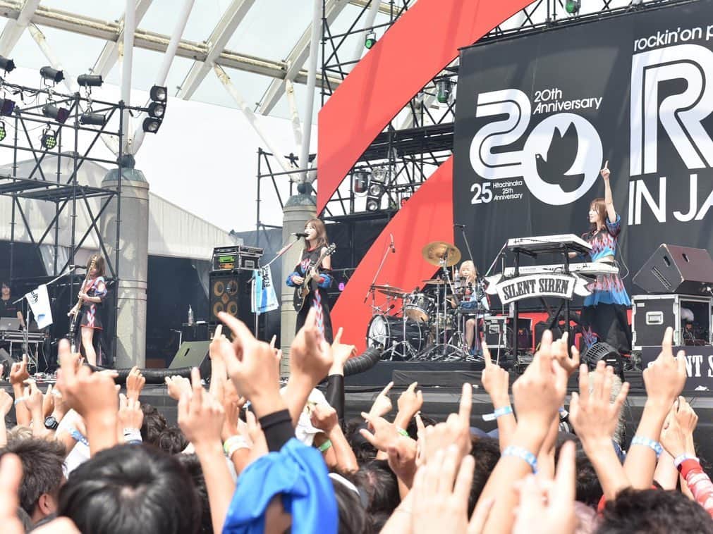 吉田菫さんのインスタグラム写真 - (吉田菫Instagram)「. ROCK IN JAPAN FES.2019 . 20周年おめでとうございます🥺💞いつだってロッキンのステージは夢をくれる場所です。 .」8月11日 21時27分 - sumiredooon1228
