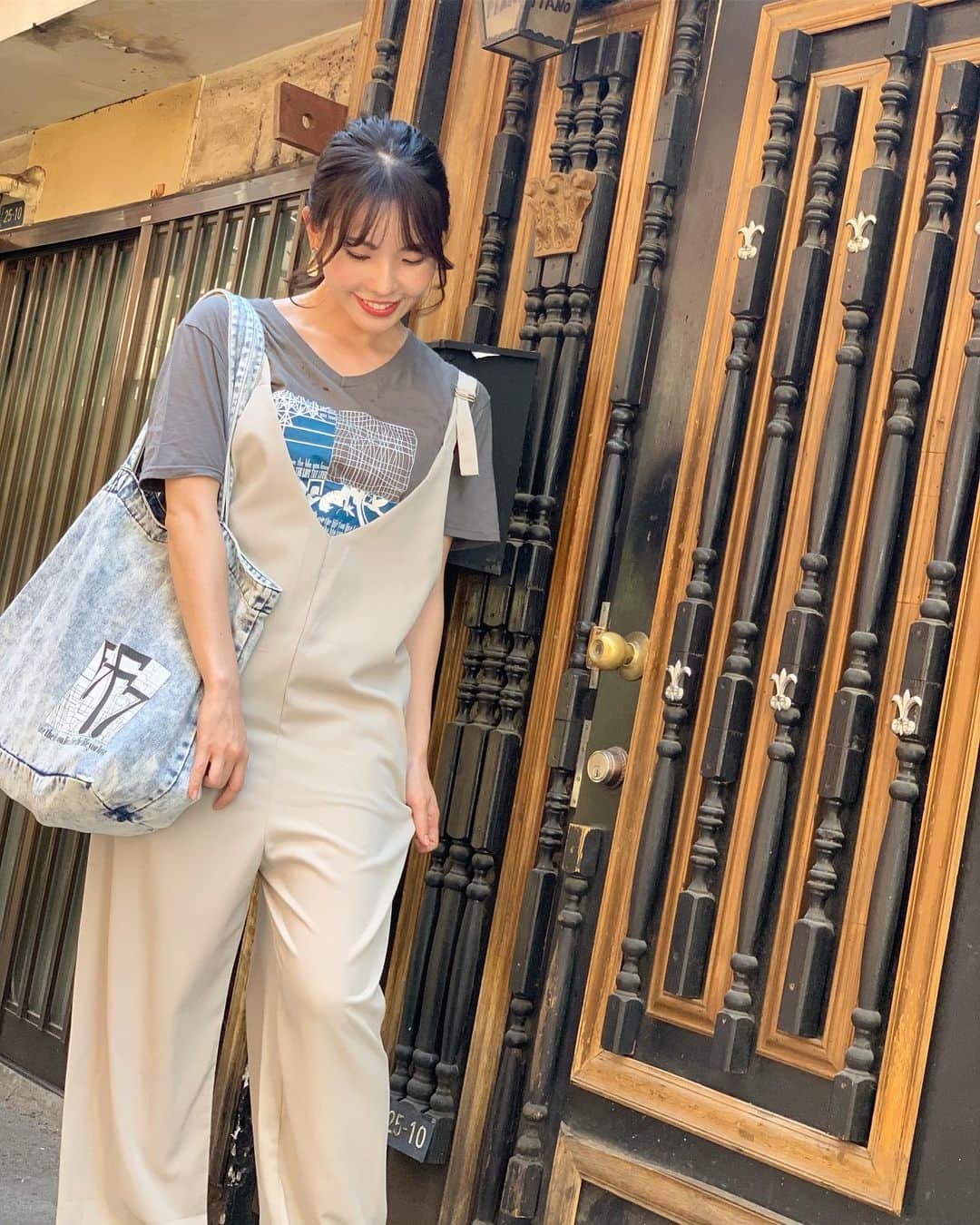 のインスタグラム：「AYA × SAKE オリジナルコラボアイテム . 本日全て発送完了したとのことです！ 数日中にはお手元に届くはずなので お盆休みにぜひ着てお出かけくださいね♥️ . . 今後またこういう企画があるかはわかりませんが、素敵な経験になりました^^* . これからアイテム身につけるたびにチラッとでも私のことを思い出していただけると幸せです✨ . . ご購入くださった皆さま 本当にありがとうございました！！ . . . . . . #日本酒アパレル #セフィロティックツリー #tokyo#selfie#portrait#instalike#sakelover #sake#sakegirl#sakestagram#japanesesake #misssake#selca#japanesegirls#japanesemodels #japanesestyle #cute#諏訪の国公式アンバサダー #児玉アメリア彩#ミス日本酒#日本酒 #日本酒女子 #バイリンガル女子#日本酒好きと繋がりたい」