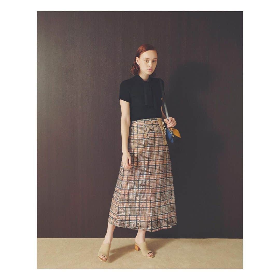 Lily Brownさんのインスタグラム写真 - (Lily BrownInstagram)「- lace skirt - ﻿ ﻿ ﻿#lilybrown #リリーブラウン﻿ #autumn #autumncollection ﻿ #vintage #vintagefuture #店頭入荷中」8月11日 21時24分 - lily_brown_official