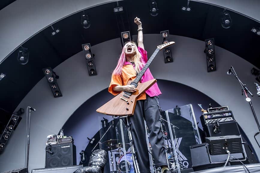 あやぺたのインスタグラム：「ROCK IN JAPAN FESTIVAL  2019ありがとう！！！！！ 朝から最高に気持ちよかった🤘ばりロックできたよ〜🤘やーまん！！！ photo by @hayachinphoto」