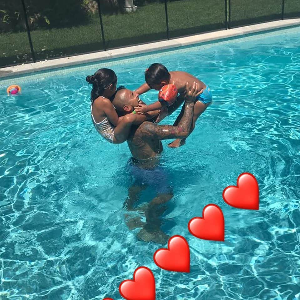 アルトゥーロ・ビダルさんのインスタグラム写真 - (アルトゥーロ・ビダルInstagram)「Mis amores!!❤️❤️❤️❤️」8月11日 21時33分 - kingarturo23oficial