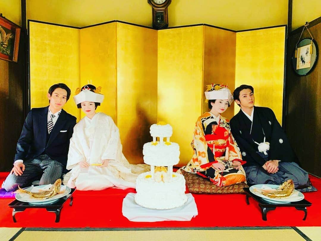 山田裕貴さんのインスタグラム写真 - (山田裕貴Instagram)「『 #なつぞら 』 この日はたくさんのキャストさん スタッフさんにおめでとうと言われました。 こういうことか～と ちょっと自分の年齢を今一度確かめたのでした(笑)。 これからも何卒『なつぞら』をよろしくお願いいたします。  #祝 #結婚  #あんバタ婚 あんまり流行らなかったかな(笑) #一久さん #なっちゃん #夕見子ちゃん #雪次郎 #最高の笑顔夕見子ちゃん #舞い上がり夕見子ちゃん  #ひょっこり夕見子ちゃん (笑)」8月11日 21時39分 - 00_yuki_y