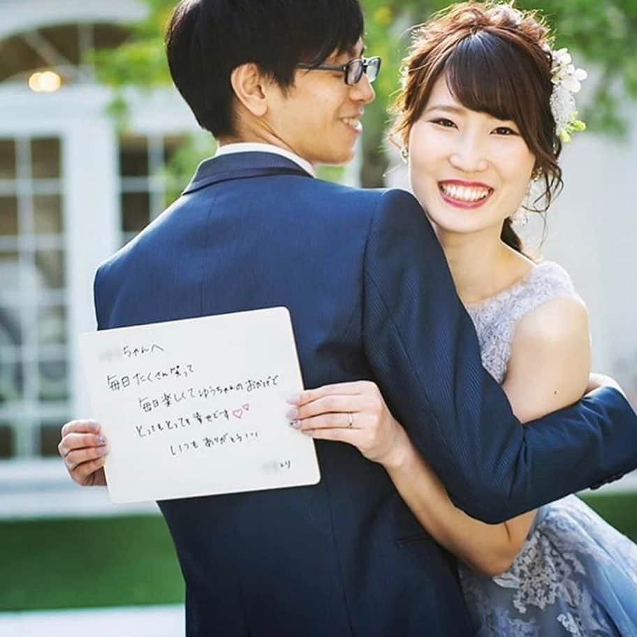 プレ花嫁の結婚式準備アプリ♡ -ウェディングニュースさんのインスタグラム写真 - (プレ花嫁の結婚式準備アプリ♡ -ウェディングニュースInstagram)「先輩カップル達から学ぶ♡サプライズメッセージのウェディングフォト8枚💕 . . ➸➸➸➸➸➸➸💒➸➸➸➸➸➸➸ 本物の料金&見積もり&写真が見れる✨ . ウェディングニュース式場検索 👰 . アプリ： @weddingnews_editor web版： @weddingnews_concierge ➸➸➸➸➸➸➸➸➸➸➸➸➸➸➸➸ . . こちらのお写真は . 1〜2枚目：  @grazie_wedding さん 3〜4枚目：  @pureartis さん 5〜6枚目：  @arcenciel.gardennagoya さん さん 7〜8枚目：  @kazu.ishizaki さん . からリグラムさせていただきました🌟ありがとうございました😊✨ . . #前撮り に取り入れたい♩写真が出来上がってからのお楽しみ💓お互いに贈る #メッセージボード ❤ . カバーのお写真は2018年7月にご紹介させていただき、大人気だったフォト💕 . こちらは、内緒でお互いにメッセージを書き、写真が出来上がった時に、初めてそのメッセージを見ることができる #サプライズ メッセージです💌💓 . 写真を見返す度に初心を思い出すことが出来る素敵な #ウェディングフォト ですよね😍✨ . ご紹介させていただいた皆さまは、メッセージボードが素敵なのはもちろん、コーデもおしゃれなので注目してみてください👀💕 . 他のフォト素敵なので、ぜひスワイプ👉🏻してみてくださいね✨♩ . . . ＼📷投稿お待ちしています／ . 花嫁はもちろん、業者さんも大歓迎✨ アナタのお写真をご紹介してもOKという方は、ぜひ #ウェディングニュース にお写真を投稿してください💕 . . ⬇︎関連アカウント⬇︎ . 💒式場検索 【 @weddingnews_concierge 】 👰マイレポ花嫁 【 @weddingnews_brides 】 . . その他、編集部からの連絡専用 @weddingnews_contact や、スタッフ個人の連絡用として @WN_xxxx（xxxは個人名）があります💕 . ………………………………………… ❤️WeddingNewsとは？ . 花嫁のリアルな”声”から生まれた 花嫁支持率No1✨スマホアプリです📱💕 . . 🌸知りたい… #結婚式準備 に役立つ記事を毎日150件配信中♩ . 🌸見たい… インスタの #ウェディング 系投稿TOP100が毎日チェックできる＊IG画像の複数ワード検索も可♩ . 🌸叶えたい… #結婚式 関連の予約サイトが大集合♩ . 🌸伝えたい… 自分の結婚式レポ『マイレポ』が簡単に作れる♩卒花嫁のレポが読める♩ . . @weddingnews_editor のURLからDLしてね✨ . . . #プレ花嫁 #結婚  #花嫁  #ウエディング  #プレ花嫁準備 #2019秋婚 #フォトウェディング #ロケーションフォト #結婚写真 #日本中のプレ花嫁さんと繋がりたい #新郎新婦 #ラブラブ #ラブレター #プロポーズ #令和婚  #入籍 #婚姻届 #結婚記念日 #デート #カップルフォト #カップル」8月11日 22時01分 - weddingnews_editor