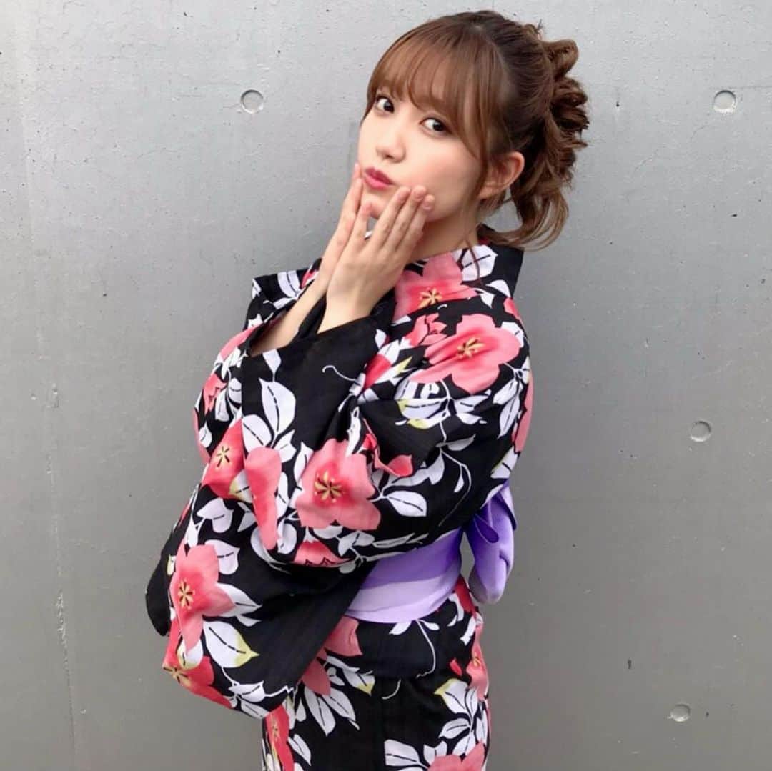 加藤玲奈のインスタグラム：「3日間の握手会ありがとうございました😊 最終日は @osarecompany_hairandmake のメイクさんに可愛くアレンジしてもらったよ😍実はリボンが隠れているの🎀 久しぶりの握手会来てくださった方 ありがとうございました☺️🙏🏻」
