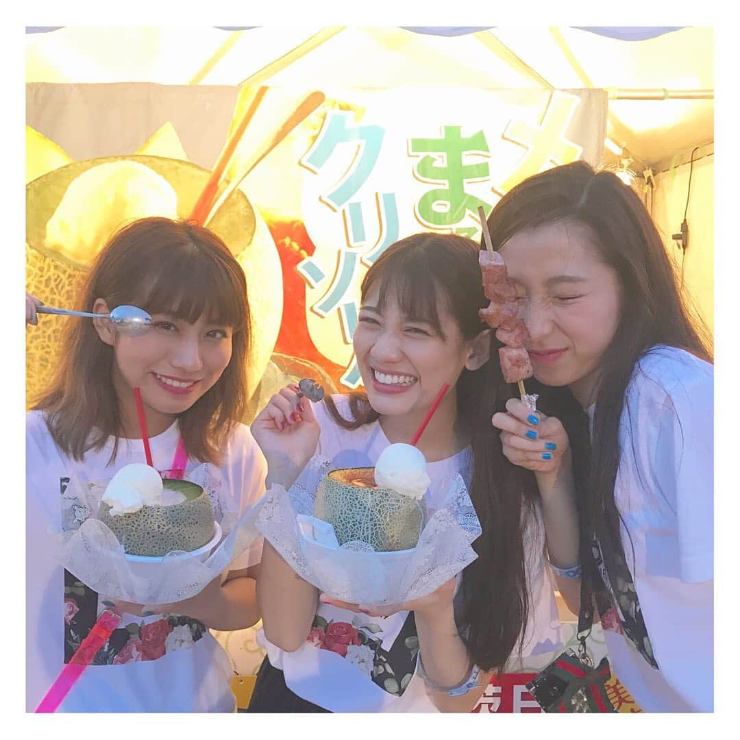 大黒柚姫さんのインスタグラム写真 - (大黒柚姫Instagram)「＊ ROCK IN JAPAN FESTIVAL 来てくれたみなさんありがとうございました❤︎ タフ民もモノノフさんも シャチを初めて見るような方も たくさんの方が一緒にライブを盛り上げてくれて本当に嬉しかったです😭 総勢13人のスペシャルバンド かっこいいでしょ？☺️ もう心の底からすっっごく楽しかったです！！！ また来年も呼んで頂けるように頑張るぞ〜🔥 ライブ後の美味しいケータリングまで最高でした🤣❤︎ . . そして明日からリリイベスタート✨ ライブ三昧最高😊 フリーライブなので是非！！！ 遊びに来てください🙏💜 #ロッキン #RIJF」8月11日 21時54分 - yuzuki_oguro_official