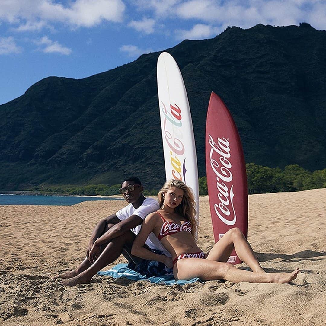 HYPEBEASTさんのインスタグラム写真 - (HYPEBEASTInstagram)「@hypebeaststyle: Step into Hawaii with @kith and @cocacola's latest capsule. The joint effort will include 105 pieces taking design inspiration from Coca Cola's archives and comprises of colorblocked patchwork hoodies, camp shirts, board shorts, and even co-branded Coca-Cola bottles. Head on over to KITH retailers now to pick up your favorite pieces. For those located in Hawaii, the full collection is available now via a special KITH Pop-up located in the Royal Hawaiian Center at 2201 Kalakaua Avenue in Honolulu.⁠⠀ Photo: KITH」8月11日 21時57分 - hypebeast
