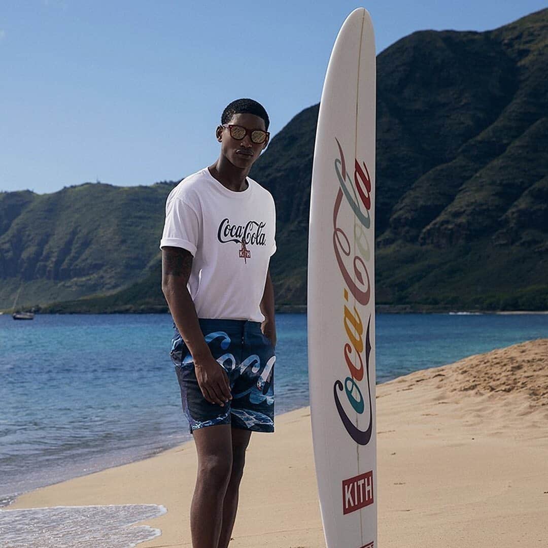 HYPEBEASTさんのインスタグラム写真 - (HYPEBEASTInstagram)「@hypebeaststyle: Step into Hawaii with @kith and @cocacola's latest capsule. The joint effort will include 105 pieces taking design inspiration from Coca Cola's archives and comprises of colorblocked patchwork hoodies, camp shirts, board shorts, and even co-branded Coca-Cola bottles. Head on over to KITH retailers now to pick up your favorite pieces. For those located in Hawaii, the full collection is available now via a special KITH Pop-up located in the Royal Hawaiian Center at 2201 Kalakaua Avenue in Honolulu.⁠⠀ Photo: KITH」8月11日 21時57分 - hypebeast