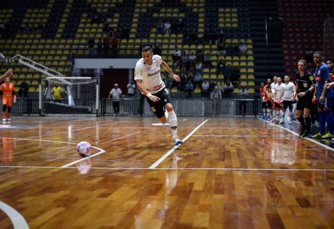 コリンチャンスさんのインスタグラム写真 - (コリンチャンスInstagram)「O Sport Club Corinthians Paulista lamenta o falecimento do jogador Douglas Nunes, do futsal alvinegro, durante esta madrugada. Força aos familiares e amigos nesse momento tão difícil. 😢」8月11日 22時07分 - corinthians