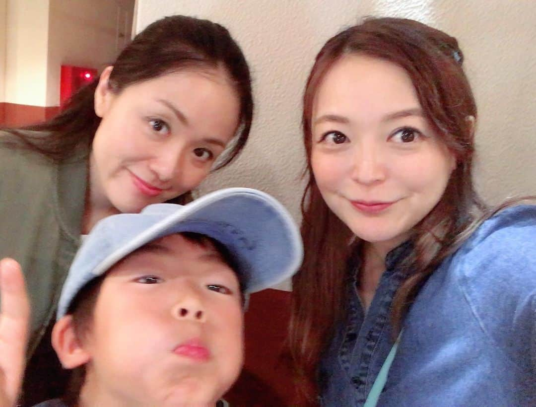 野口綾子さんのインスタグラム写真 - (野口綾子Instagram)「@orie8722 ちゃんとランチ〜😚☘️ . 先日テレビで料理人が1位に選んだという、ガストのチゲ鍋うどんを食べましたw 確かに美味しかったです😋✨ 誕生日プレゼント喜んでもらえてよかった♡ . #ランチ #ガスト #誕生日 #birthdaypresent」8月11日 22時07分 - ayako__n