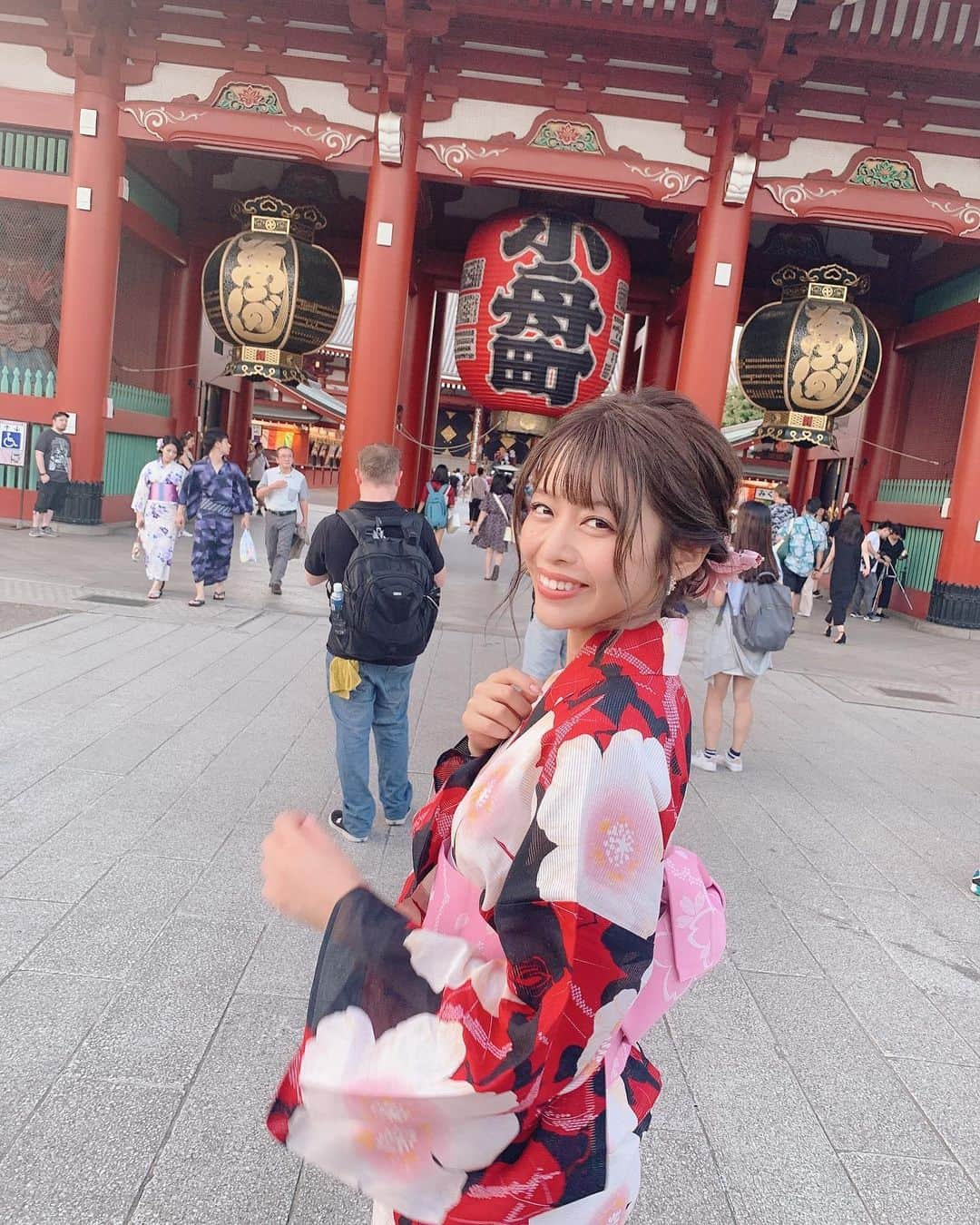 石倉侑芽さんのインスタグラム写真 - (石倉侑芽Instagram)「浅草投稿ラスト👘💓 . 食べ歩きはお友達と行くと 分け分けできるから嬉しい☺️🌈 観光っぽいこと沢山してきた💗 . TikTokもちょいちょい更新してるので よかったらフォローしてねん😘💓 . #浅草#浴衣#夏休み#浅草観光#食べ歩き#ゆめちんぶらり旅#デート感#tiktok#tokyo#asakusa#japan」8月11日 22時08分 - yume8115