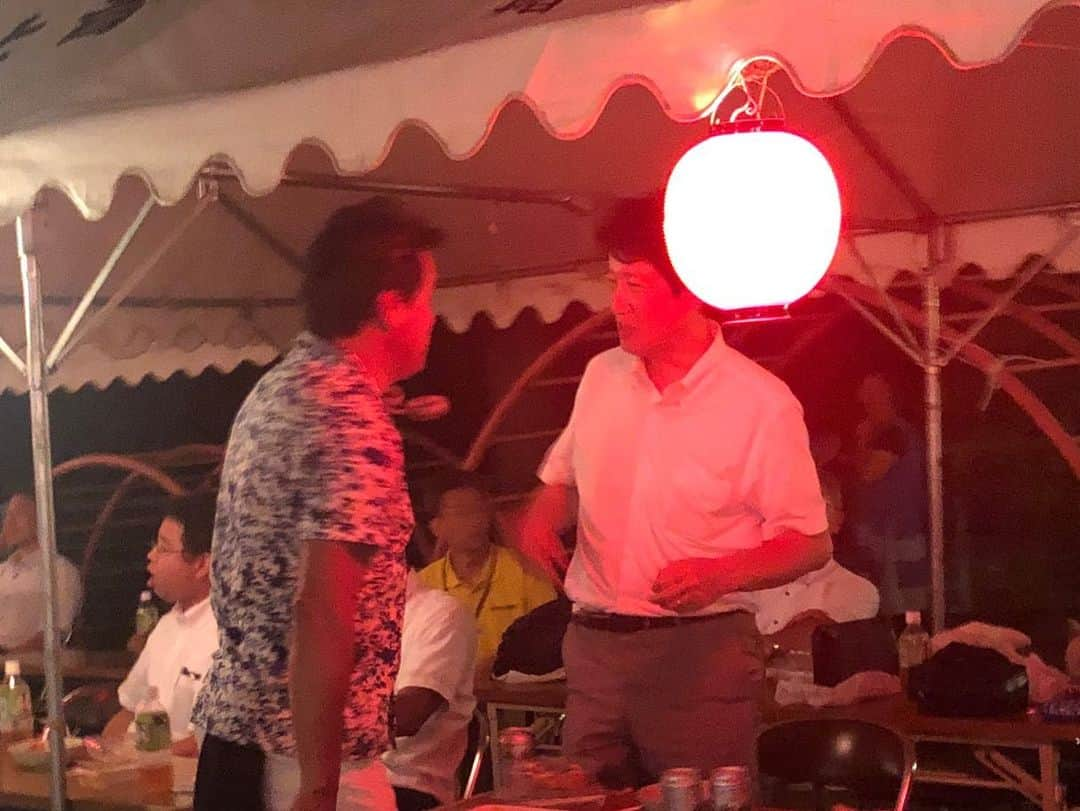 足立康史さんのインスタグラム写真 - (足立康史Instagram)「今夜は、池田市の秦野校区スポーツ振興会盆踊り大会、茨木市の上音羽納涼盆踊り大会にうかがい、地元の皆様と楽しいひと時を過ごすことができました！ちなみに上音羽の自治会館は昭和１１年の建築。良いものは長く続くんだなあと改めて感じ入った次第です。未来のために地域の文化を次代に引き継いでいかなければなりません。」8月11日 22時13分 - adachiyasushi