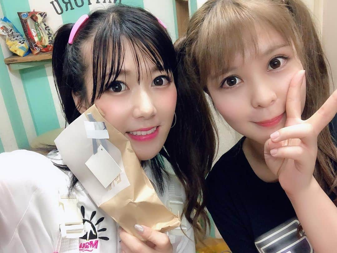 夏奈子さんのインスタグラム写真 - (夏奈子Instagram)「今日は まうかな周年ライブでした❤️ 最高のファンのみんなと 最高の相方と、最高の仲間と最高のライブでした！  ほんとにありがとう😊  みんなが可愛くて 幸せです❤️ 色々なことを経て こうして集まってくれる仲間に感謝。  #ライブ #大好き #アイドル #メンバーから #友達へ」8月11日 22時13分 - chankana0609