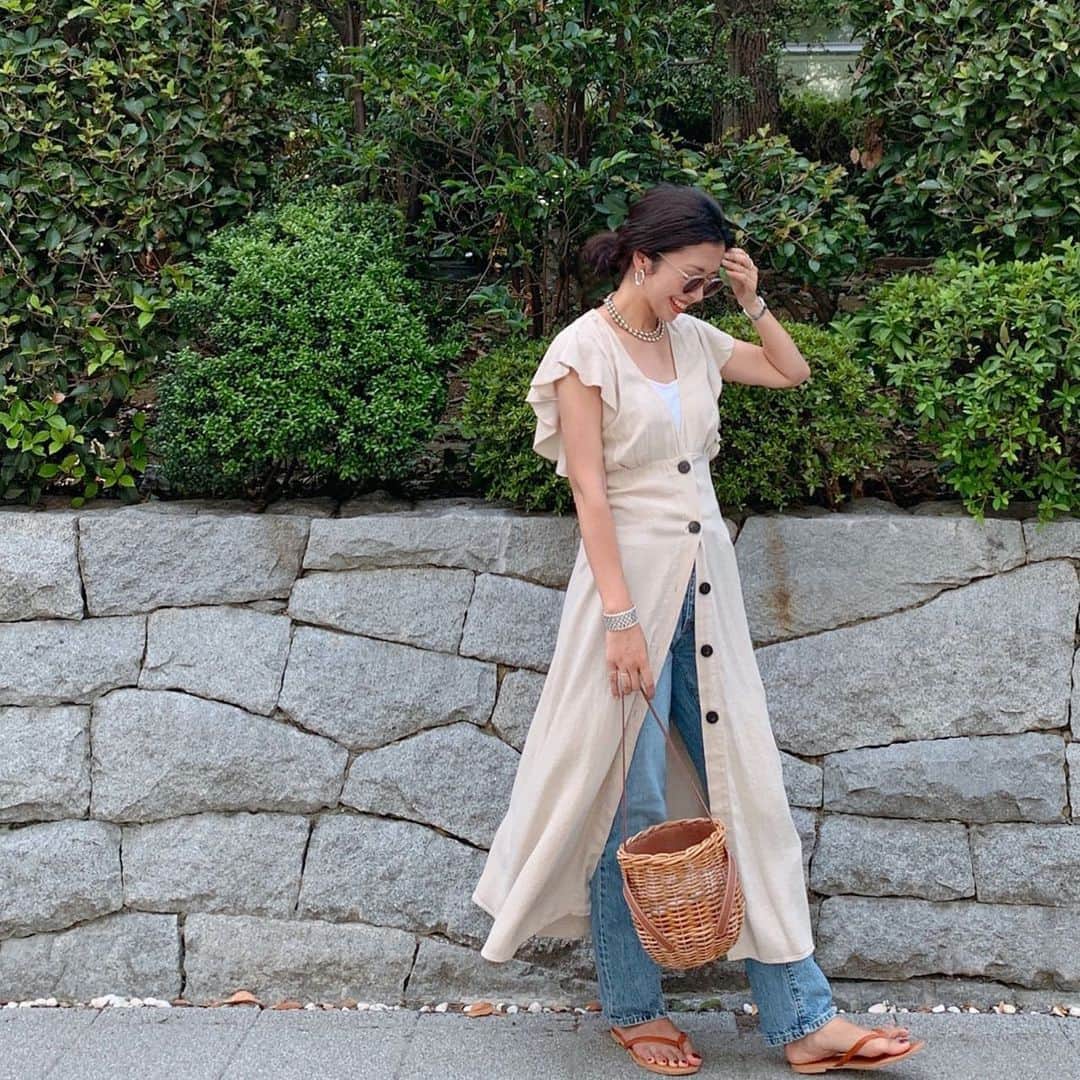 Sayakaのインスタグラム：「* 暑いから最近ワンピ率が高め👗 * * * #fashion #outfit #coordinate #ootd #simple #basic #casual #zara #denim #denimlover #gu #gap #seajapan #basketbag #sayakascoordinate #今日の服 #コーディネート #コーデ #シンプル #シンプルコーデ  #ワンピース #ザラ #デニム #かごバッグ」