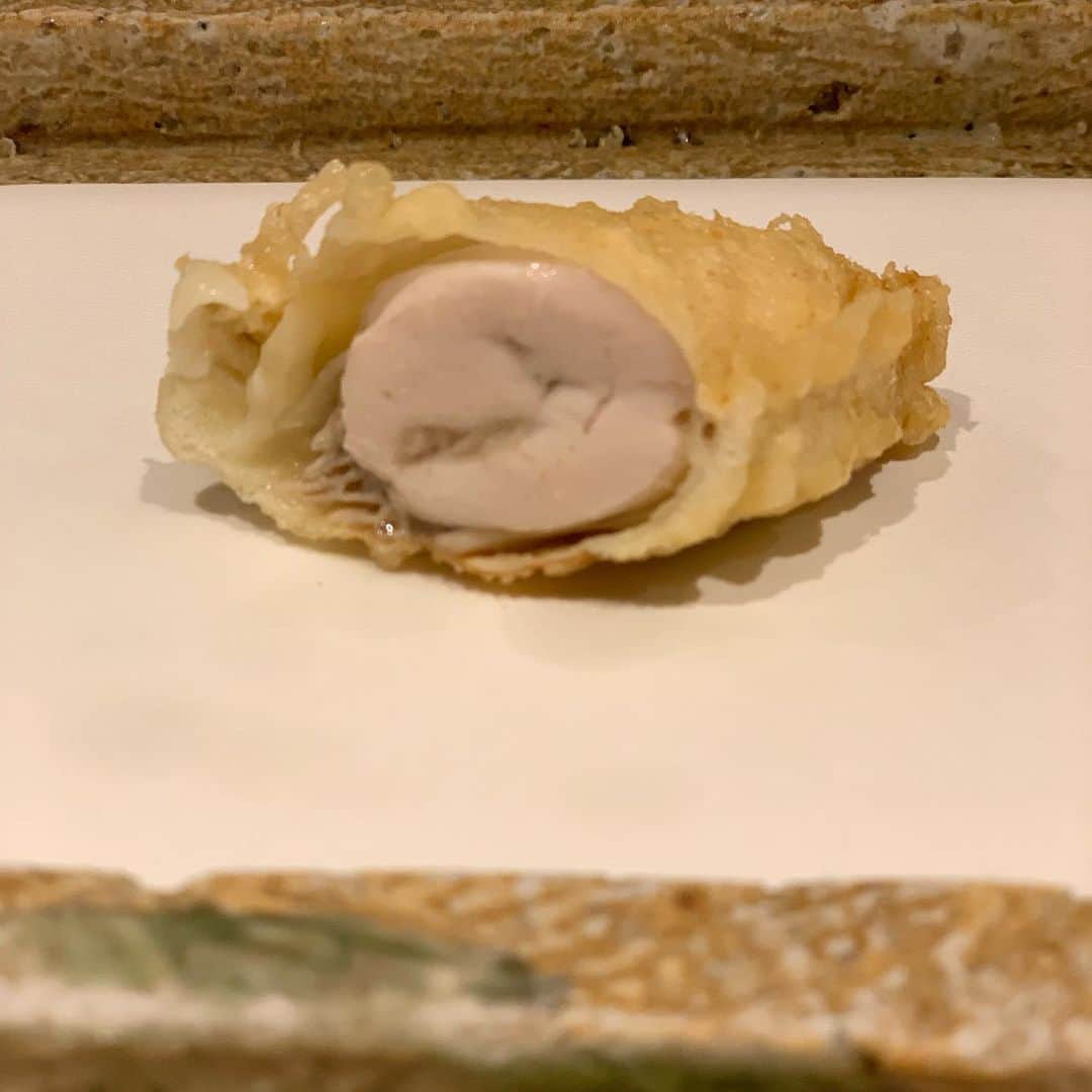 岸本加世子さんのインスタグラム写真 - (岸本加世子Instagram)「なんと私と同郷、静岡県島田市出身の鈴木さんご夫妻が日本橋で名店を開いてました。最高の天ぷらとシメの手打ち蕎麦が絶品。夜は一年先まで予約が取れないそうです。#蕎ノ字#宮田和幸」8月11日 22時20分 - kayokokishimoto
