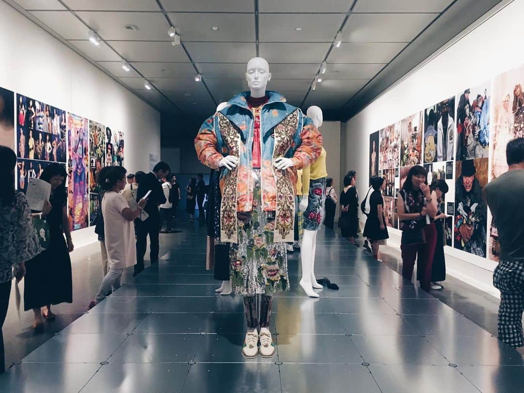 藤野可織さんのインスタグラム写真 - (藤野可織Instagram)「内覧会で見た京都国立近代美術館「ドレス・コード？―着る人たちのゲーム」、これはもう一度見に行かなければ…（この日は撮影可でした）。」8月11日 22時25分 - fujinono