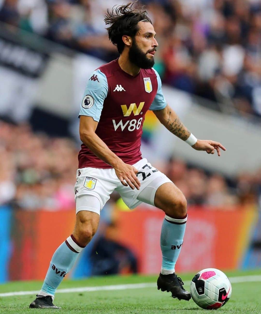 ホタのインスタグラム：「Wasn’t the result we wanted but we go to the next one 👊🏻 . Thanks for all the support as always 🙌🏻 AVFC」