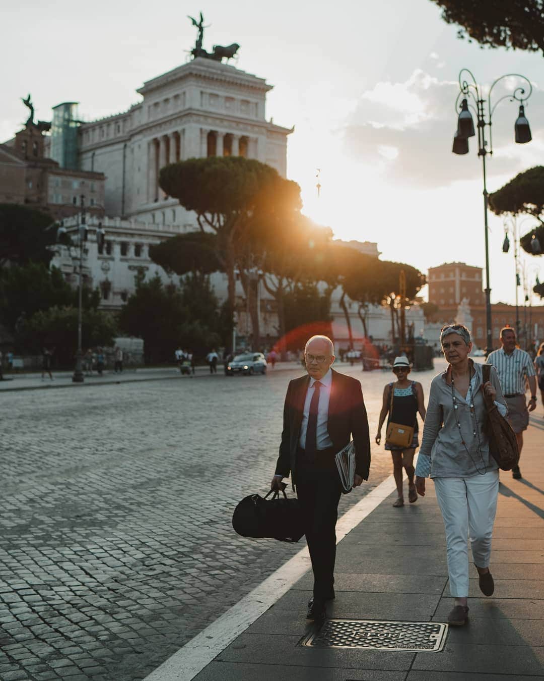 Putri Anindyaのインスタグラム：「First sunset in Rome // these are the collection of my memories in Rome, Italy. I feel like I was a walking in a museum when I explore this capital of Italy. Somehow, there are histories in every corner of this beautiful city. Also, i'm very grateful that I got to meet the extraordinary locals who took me and @capra311 around Rome on our second day. Yes, thanks to you @cucinadigitale @davideor94 @stereotoy who made our trip in Rome memorable! . . So, as always which slide(s) is(are) your favorite? . . All pictures taken by @sonyalpha_id #a7iii #35mm14」