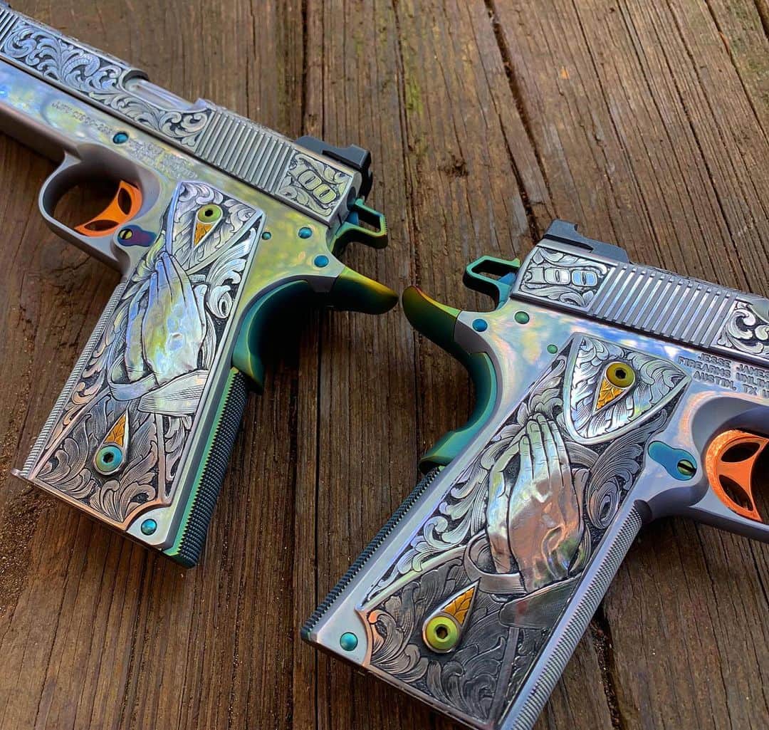 ウエストコーストチョッパーズさんのインスタグラム写真 - (ウエストコーストチョッパーズInstagram)「I just posted a New pair of pistols on —-> @jessejamesfirearms <—-」8月11日 22時44分 - popeofwelding