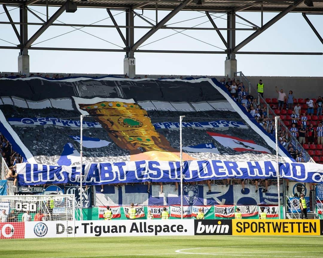 ヘルタ・ベルリンさんのインスタグラム写真 - (ヘルタ・ベルリンInstagram)「Wir träumen jedes Jahr... 🎵🔵⚪️ . . #dfbpokal #traum #dertraumlebt #support #fans #allezusammen #berlin #eichstätt #eisbsc #hahohe #herthabs」8月11日 22時48分 - herthabsc