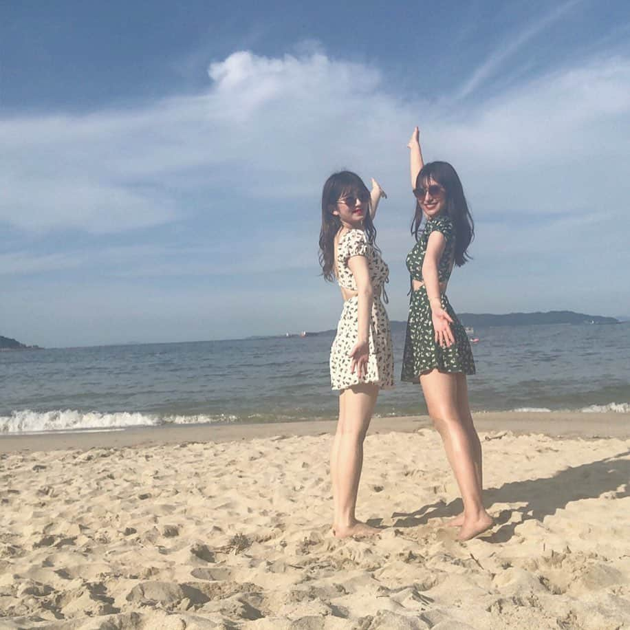 渡邊菜々さんのインスタグラム写真 - (渡邊菜々Instagram)「・ 糸島🏖 人生で初めて海に水着着て入った！！ 気持ちよすぎた！最高！！ なのかっちとお揃いの水着で👗💗 ・ #糸島#糸島巡り#ざうお#海#sea #なのなな#お揃いコーデ  #whoswhochico #chico#chico_swimwear2019 #swimwear#chico_fukuoka」8月11日 22時56分 - watanana1225