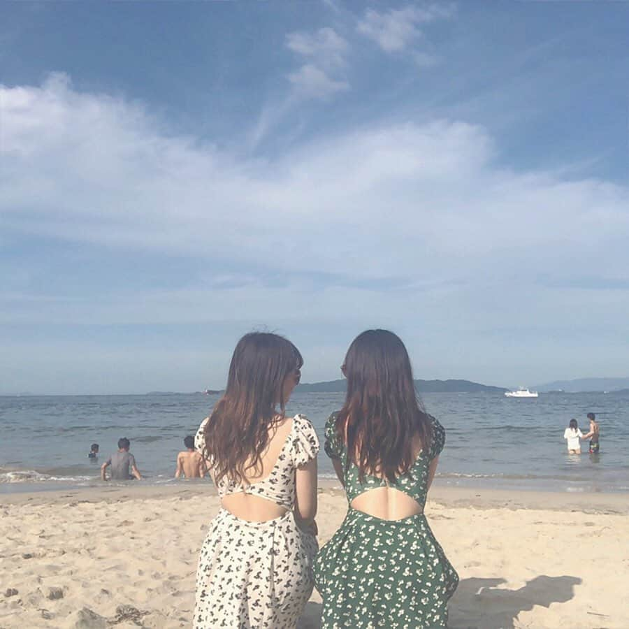 渡邊菜々さんのインスタグラム写真 - (渡邊菜々Instagram)「・ 糸島🏖 人生で初めて海に水着着て入った！！ 気持ちよすぎた！最高！！ なのかっちとお揃いの水着で👗💗 ・ #糸島#糸島巡り#ざうお#海#sea #なのなな#お揃いコーデ  #whoswhochico #chico#chico_swimwear2019 #swimwear#chico_fukuoka」8月11日 22時56分 - watanana1225