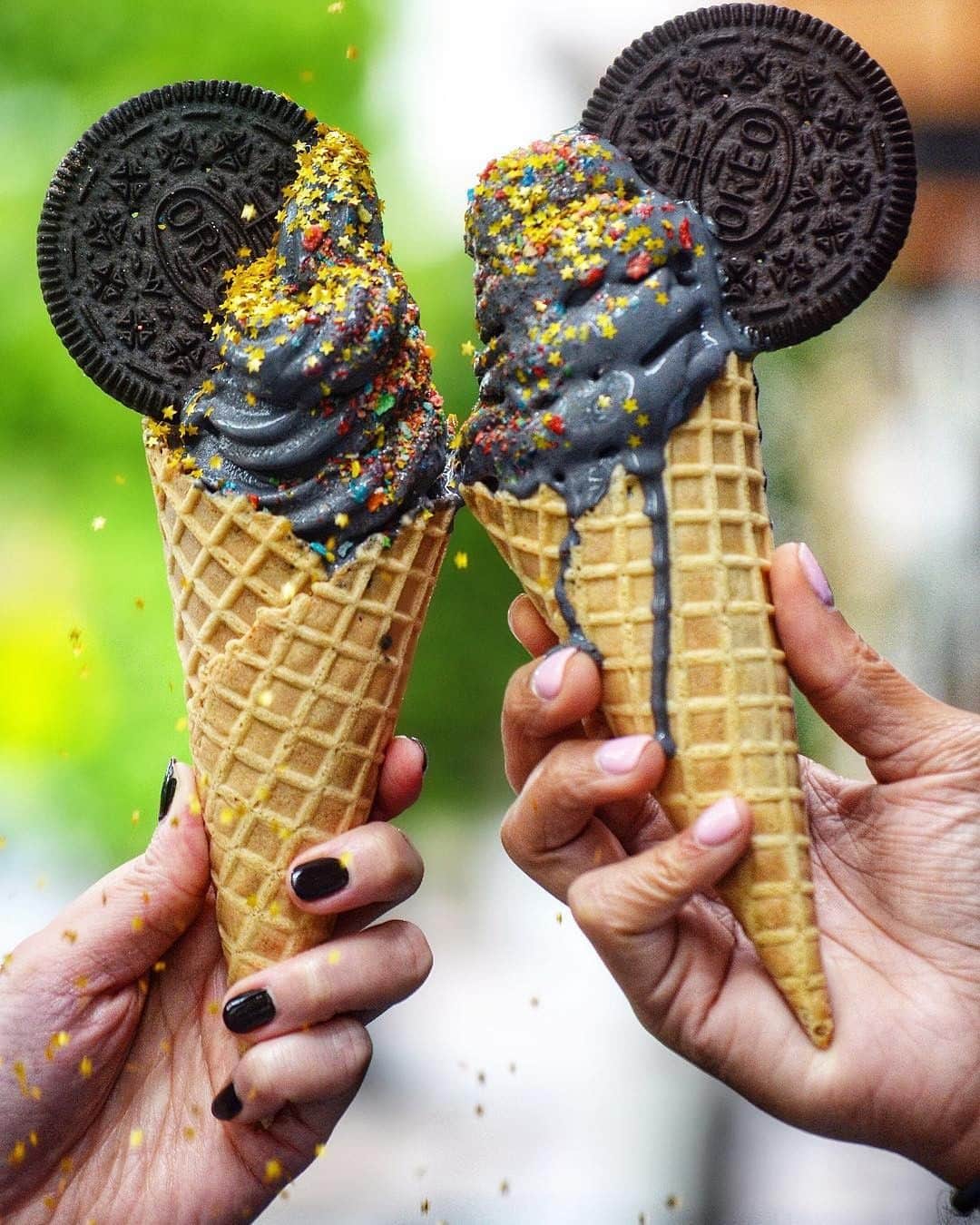 OREOさんのインスタグラム写真 - (OREOInstagram)「Twist, lick, lick, dunk. In case you were wondering how to get started 😁 📷: @foodforthabooty」8月11日 23時00分 - oreo