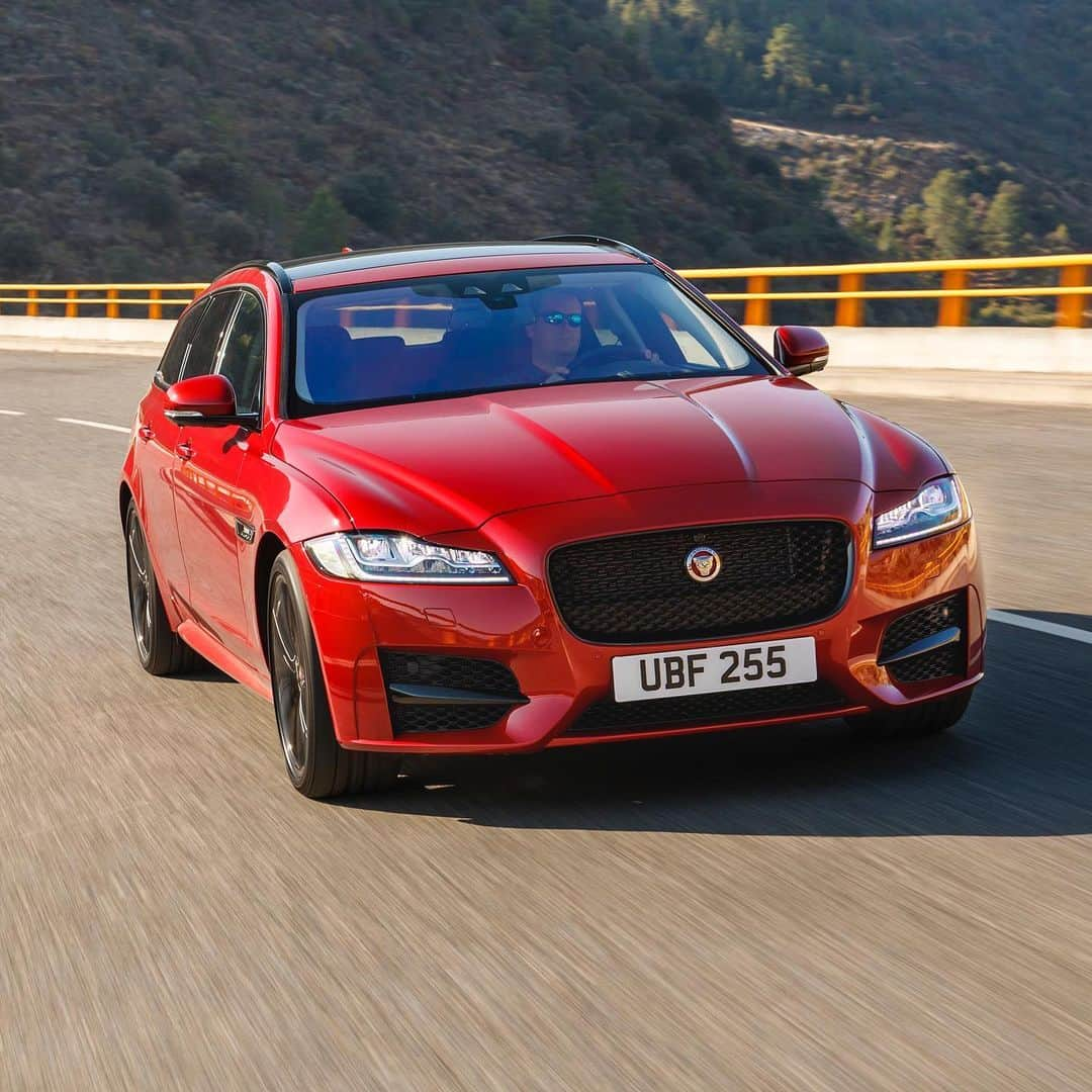 Jaguarさんのインスタグラム写真 - (JaguarInstagram)「Space, grace and pace - everything you need from a #premium #luxury #estate.  #Jaguar #XFSportbrake #Dynamic #Performance #Estate #AWD #CarsofInstagram #InstaCar」8月11日 23時02分 - jaguar