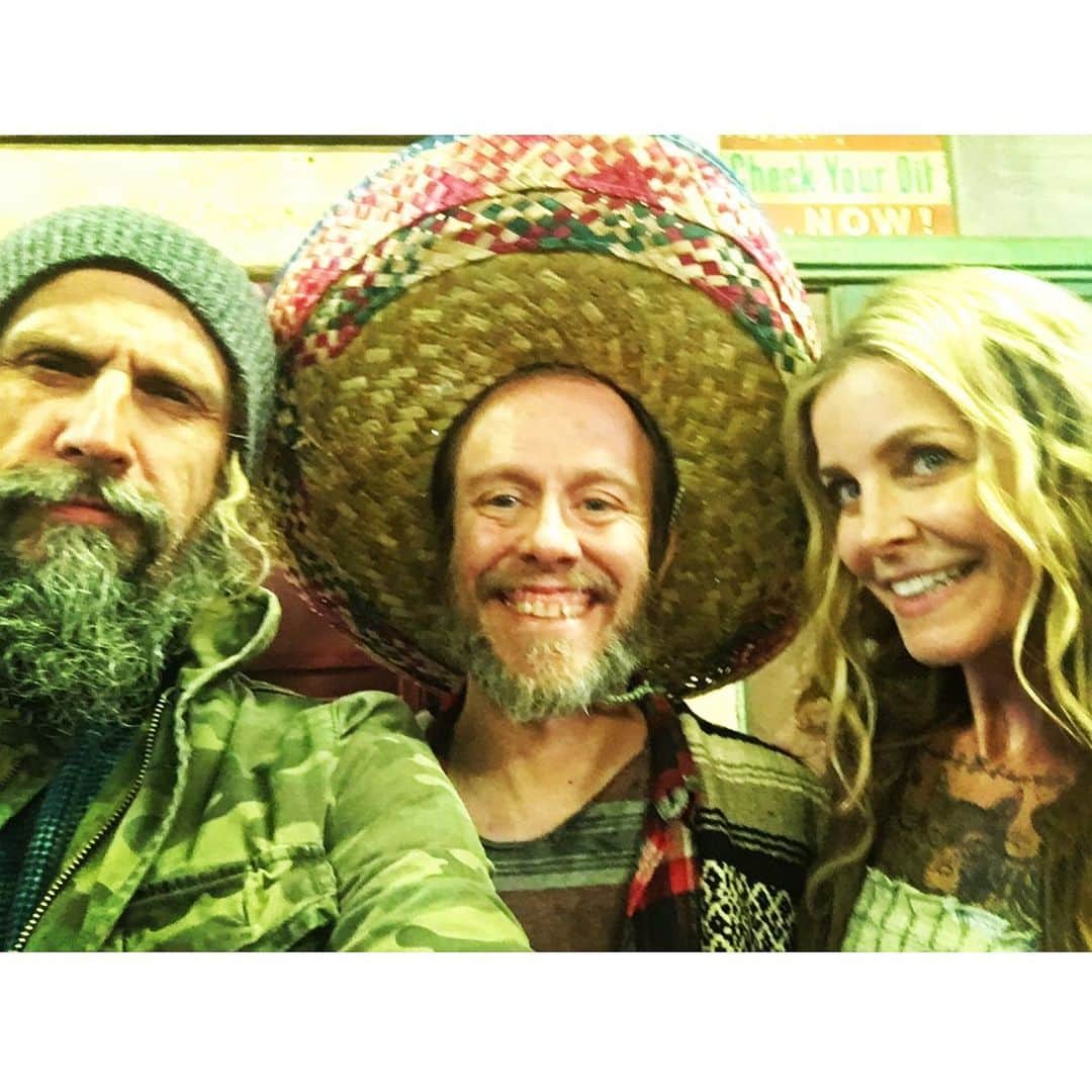 ロブ・ゾンビのインスタグラム：「What do these three folks have in common? Well, they are all working on a movie called 3 FROM HELL. This a behind the scenes pic from the last night of shooting. Don't forget to get your tickets for September 16-17-18 screenings of 3 FROM HELL 💀💀💀💀💀 go to www.fathomevents.com to find a theater near you! 💀#3fromhell #robzombie #sherimoonzombie #seanwhalen #freethethree #billmoseley #richardbrake #jeffdanielphillips #dannytrejo #emiliorivera #sidhaig #deewallace #panchomoler #thedevilsrejects #houseof1000corpses」