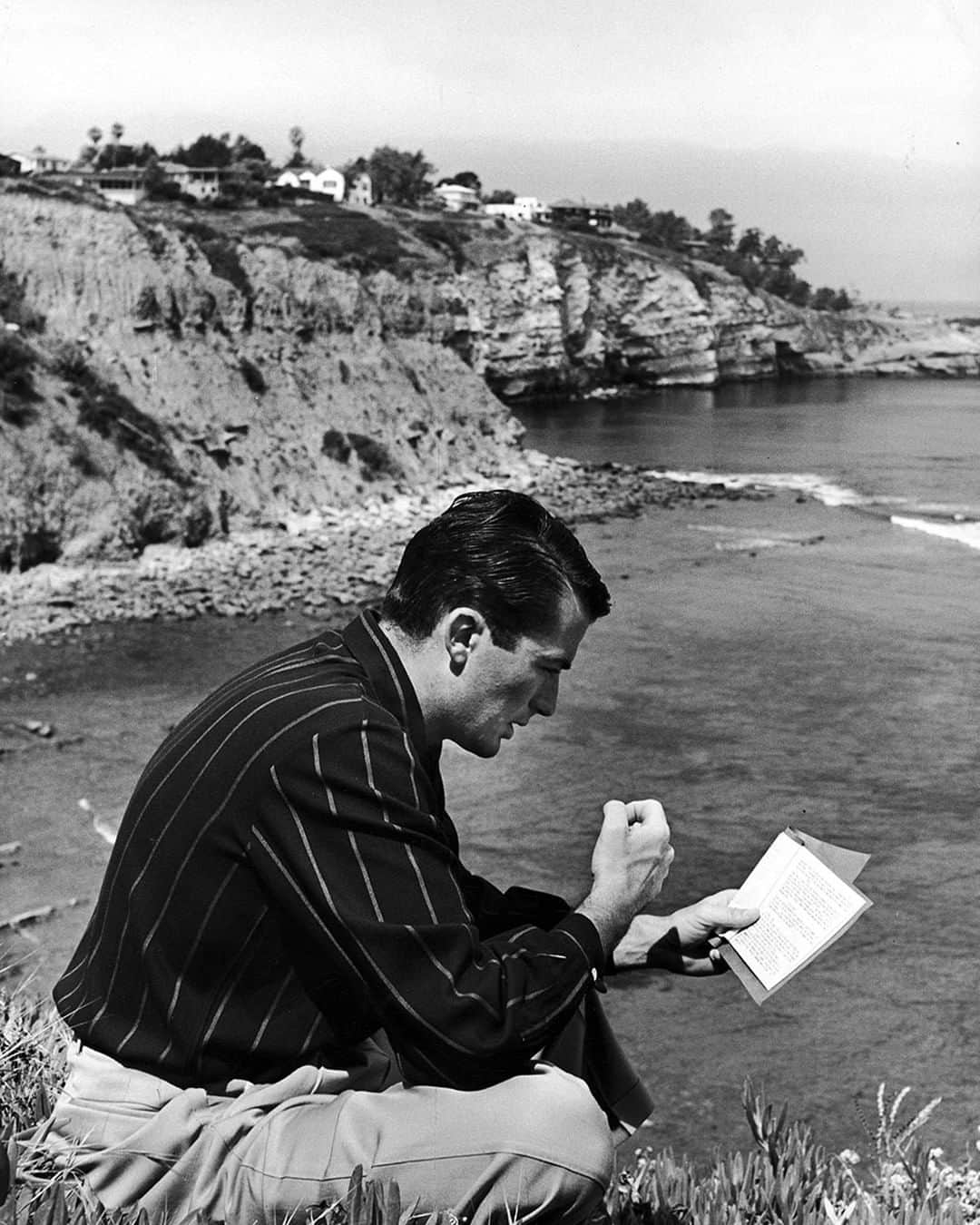 lifeさんのインスタグラム写真 - (lifeInstagram)「Actor Gregory Peck studying his lines for a summer theater performance of "Light Up the Sky" at La Jolla Playhouse in California, 1949. (Alfred Eisenstaedt—The LIFE Picture Collection/Getty Images) #LIFElegends #Vintage #GregoryPeck」8月11日 23時04分 - life