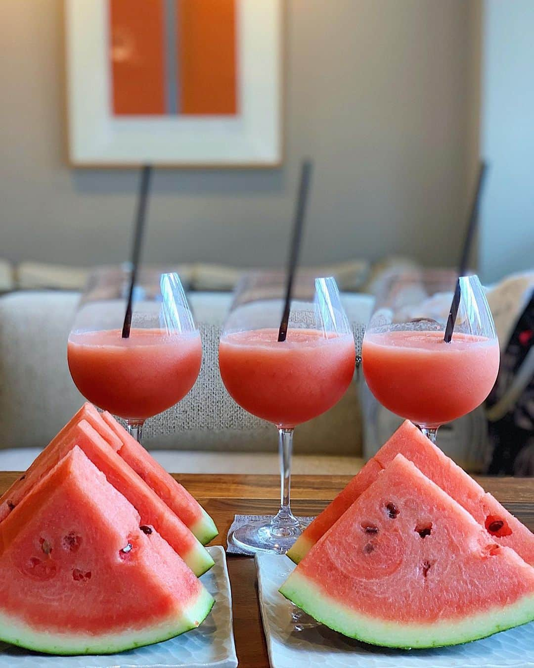 得あゆさんのインスタグラム写真 - (得あゆInstagram)「めちゃ美味しいスイカスムージーに🍉🍹 ・ スイカとジャスミンティと 隠し味にぶどうとハチミツも入ってる✨ 表参道の大人の隠れ家的紅茶屋さん☕️ @salondetheluvond では 旬なフルーツとお茶でめちゃくちゃ 美味しいジュースを作ってくれます😍 ・ そしてこんな美味しいフルーツを 家からたくましく持ってきてくれた みずき @ammymzk0926 ちゃん💞 ステキなお店を紹介してくれた リカルデント @recal.jp 💞 ありがとう❤️❤️❤️💗❤️ 素敵な人の周りには素敵な人がいるのは 本当だと思うな〜🤗✨✨✨💭 ・ ・ ・ ・ ・ ・ ・ #スイカ#フルーツ#美味しい#カフェ#紅茶#カフェ巡り#表参道#原宿#インスタ映え#写真#カメラ女子#撮影#ランチ#お昼ごはん#おやつ#グルメ#食べ歩き#スイーツ#夏#夏休み#ダイエット#ヘルシー#女子会#suica#diet#healthy#lunch#cafe#japanesegirl#fruits」8月11日 23時04分 - tokuayu819